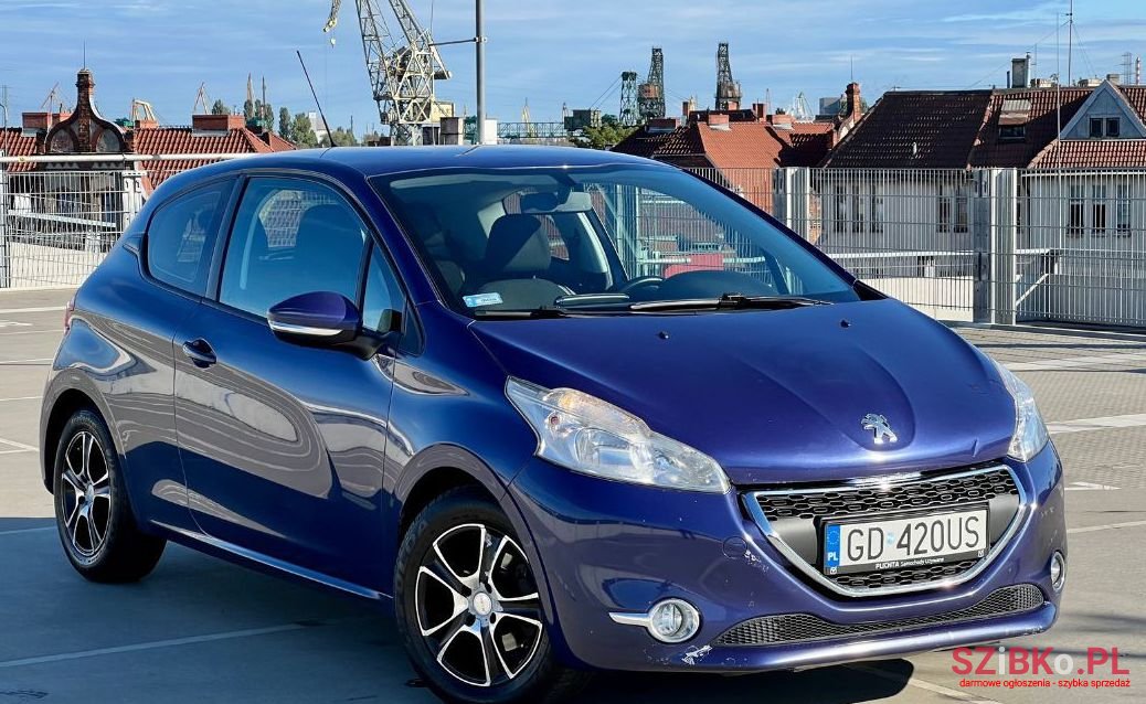 2012' Peugeot 208 photo #2