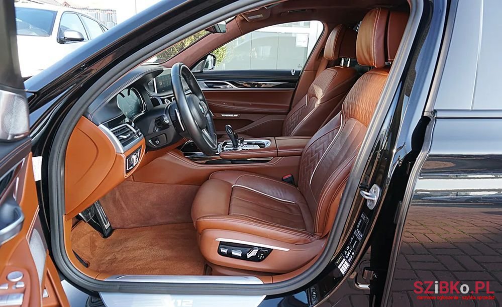 2017' BMW 7 Series photo #5