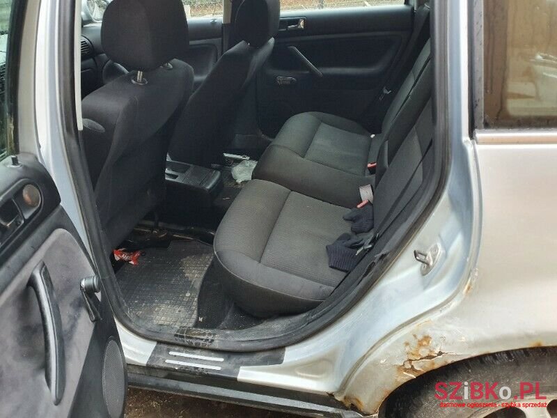 2003' Volkswagen Passat photo #2