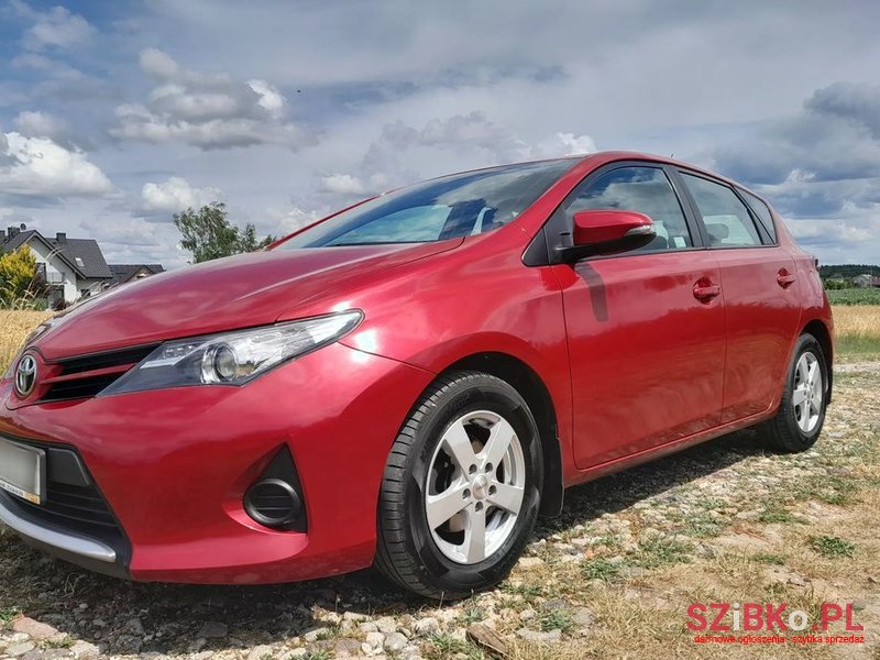 2014' Toyota Auris photo #1