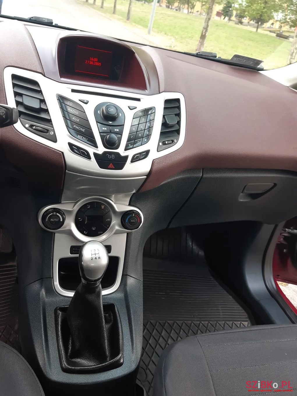 2009' Ford Fiesta photo #5