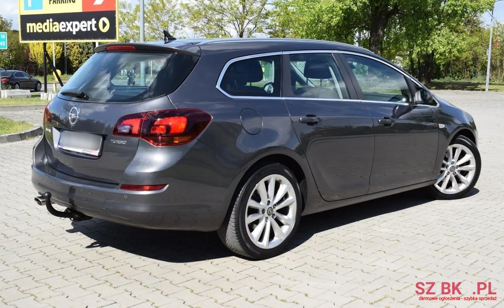 2011' Opel Astra 1.6 Turbo Cosmo photo #4