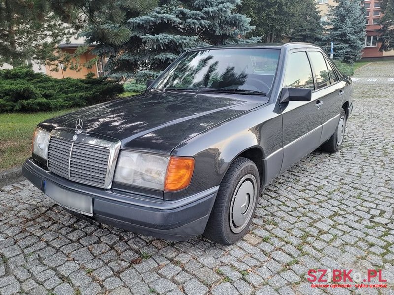 1989' Mercedes-Benz W124 photo #2