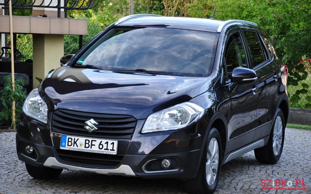 2014' Suzuki SX4 photo #1