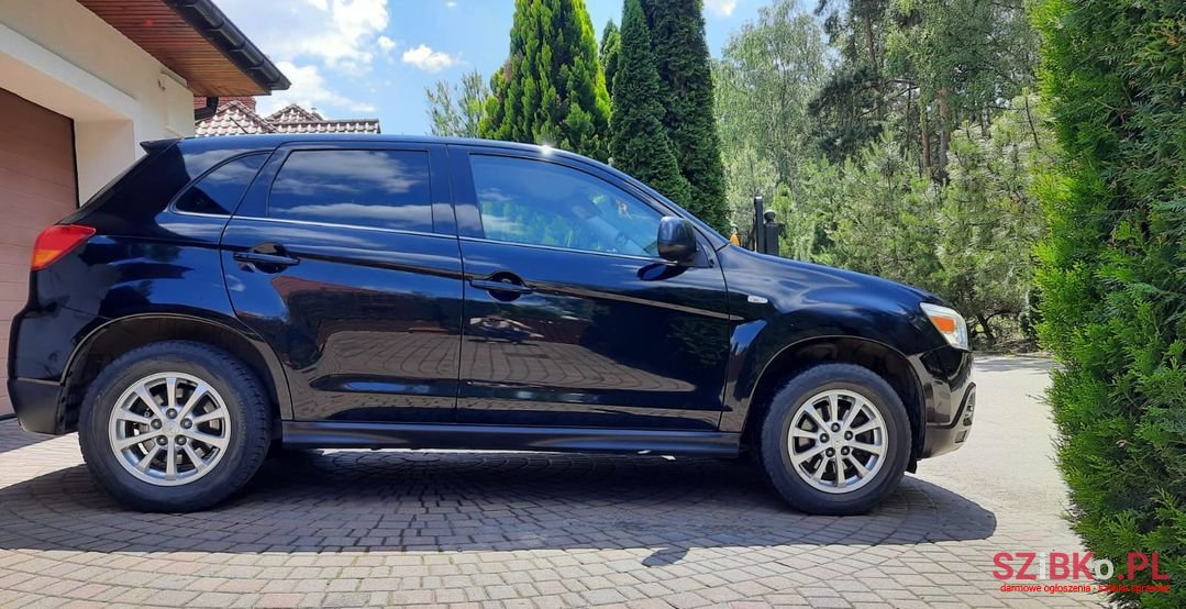 2010' Mitsubishi ASX photo #2