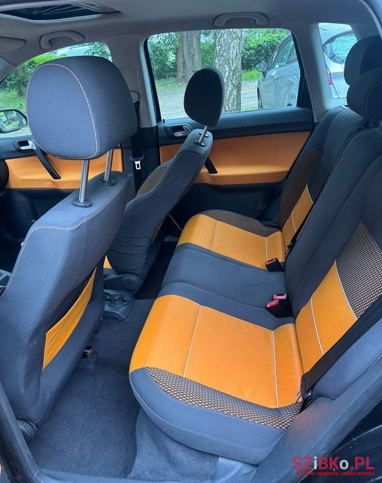 2006' Volkswagen Polo Cross photo #2