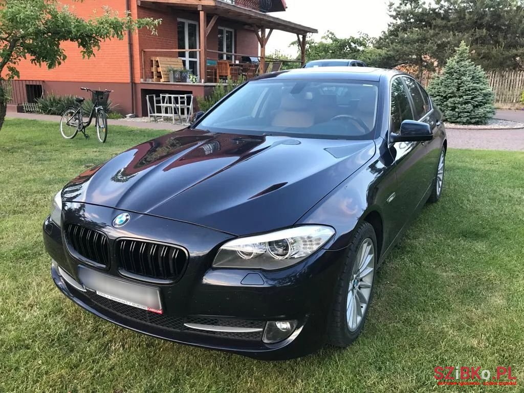 2013' BMW 5 Series photo #2