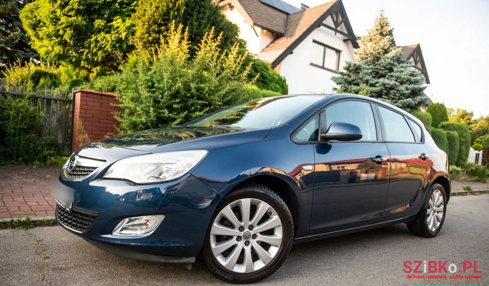 2011' Opel Astra 1.6 Ecoflex Start/Stop photo #1