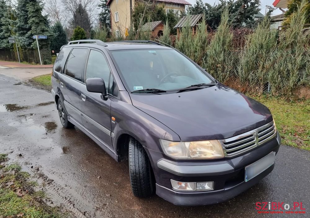 1999' Mitsubishi Space Wagon photo #4