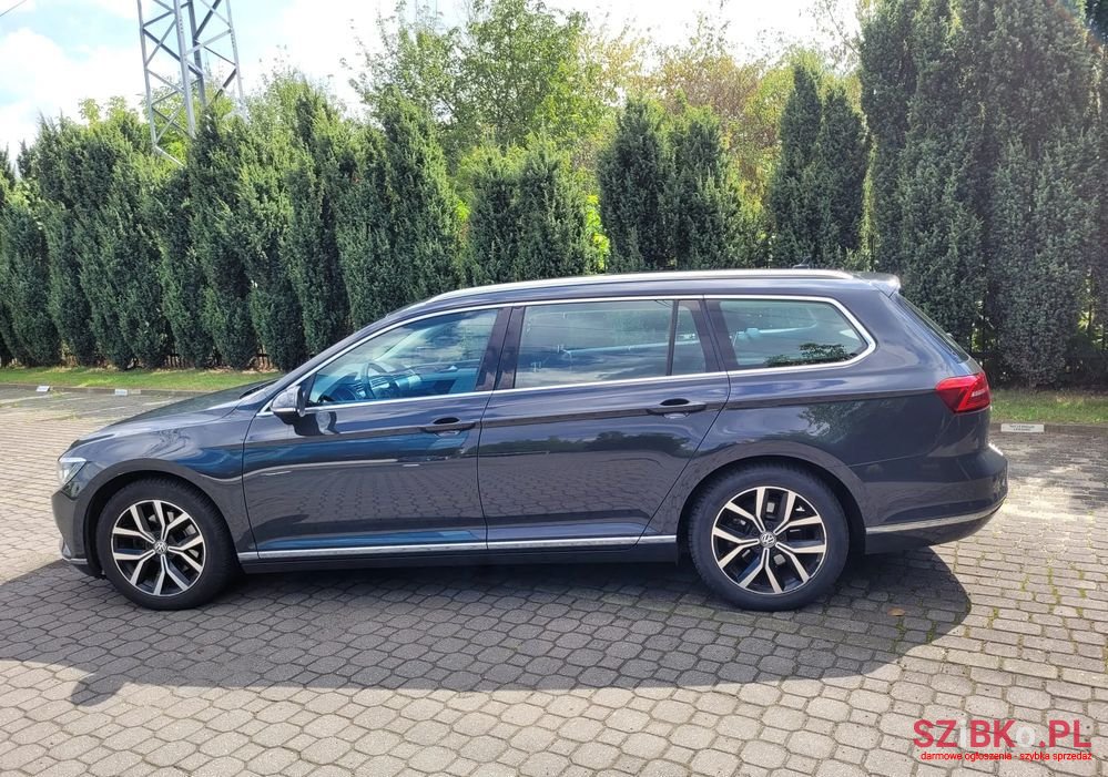 2017' Volkswagen Passat photo #2