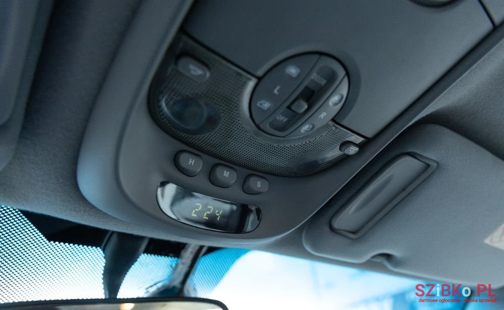 2004' Kia Carnival photo #4