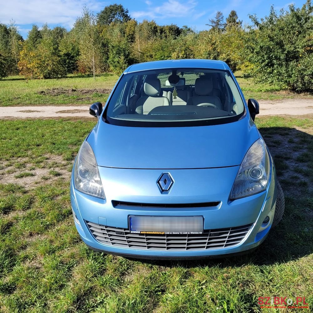 2011' Renault Grand Scenic photo #2