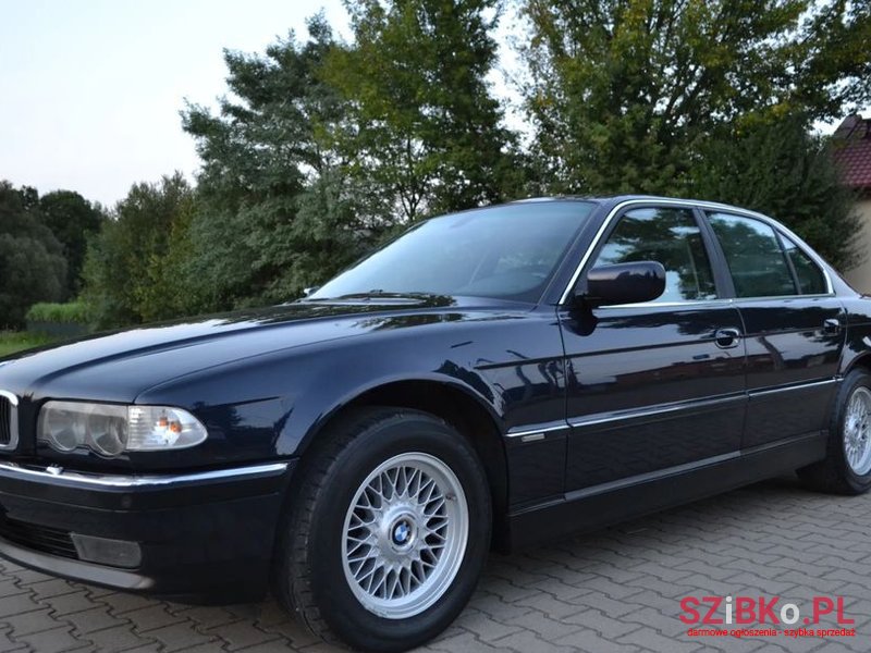 2001' BMW 7 Series 740I photo #2