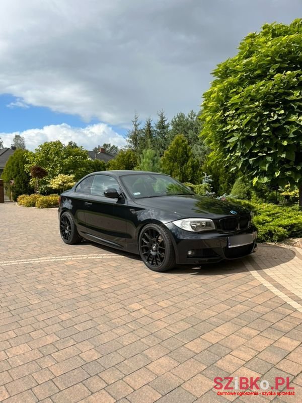 2011' BMW 1 Series photo #4