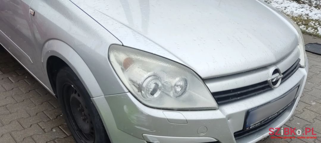2005' Opel Astra photo #2
