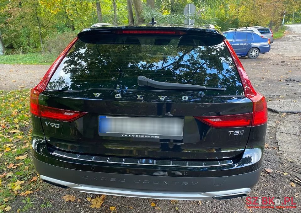 2017' Volvo V90 Cross Country photo #6