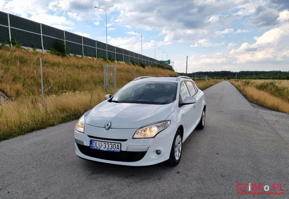 2011' Renault Megane photo #3