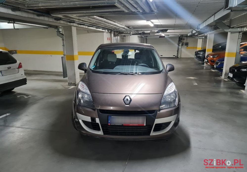 2011' Renault Scenic 1.5 Dci Emotion photo #1