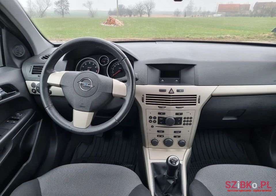 2008' Opel Astra photo #5