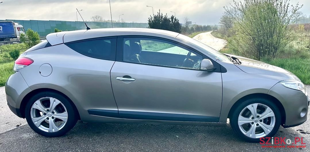 2009' Renault Megane photo #6