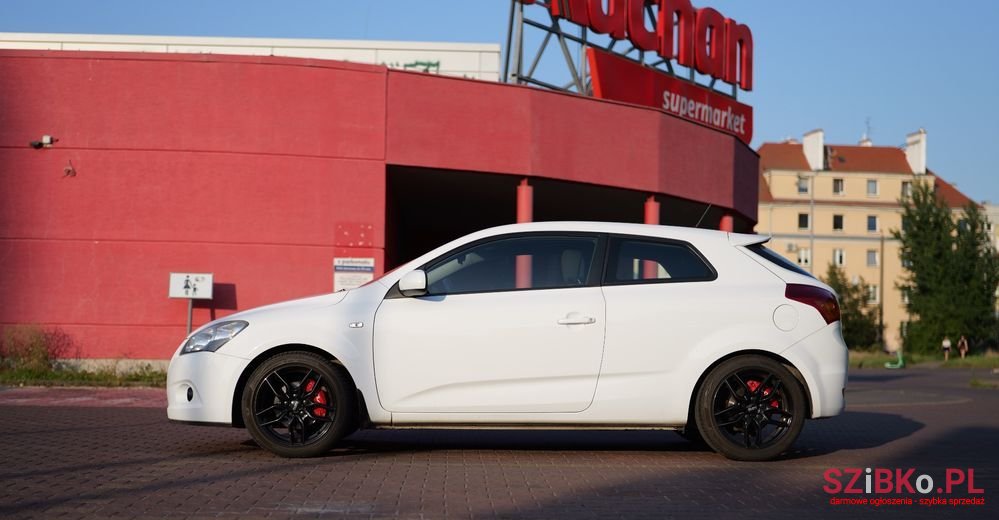 2009' Kia Proceed 1.4 L photo #3