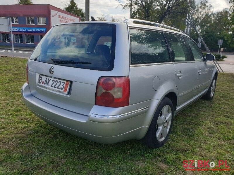 2004' Volkswagen Passat photo #4