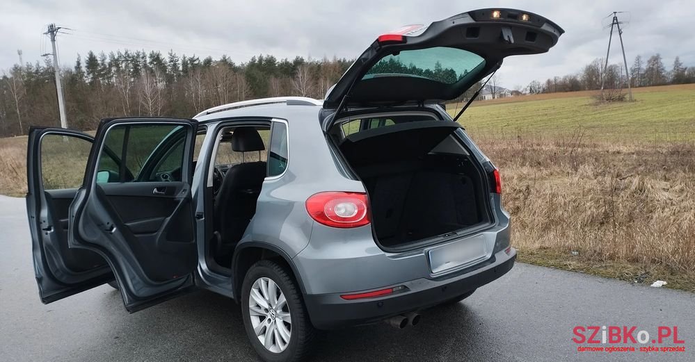 2010' Volkswagen Tiguan photo #5