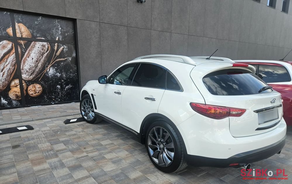 2013' Infiniti QX70 3.0D S Premium photo #2