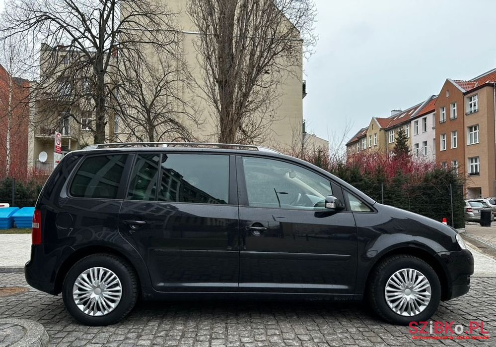 2004' Volkswagen Touran photo #6