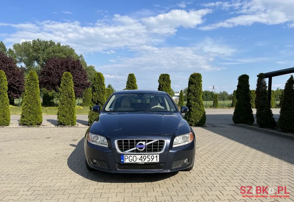 2010' Volvo V70 photo #2