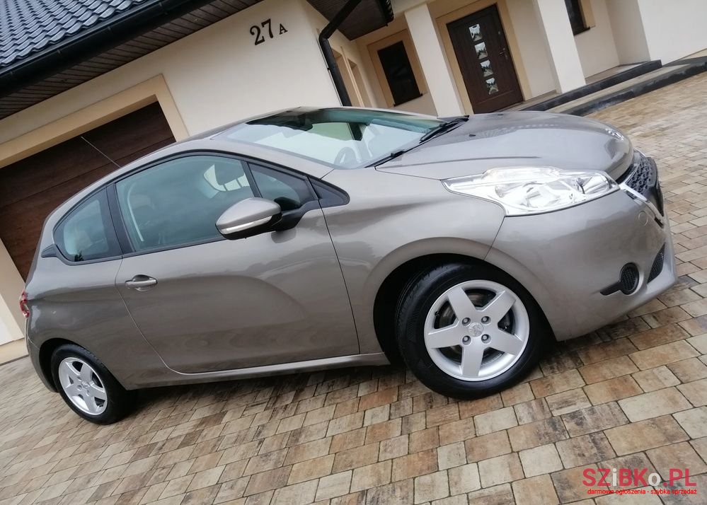 2013' Peugeot 208 photo #3