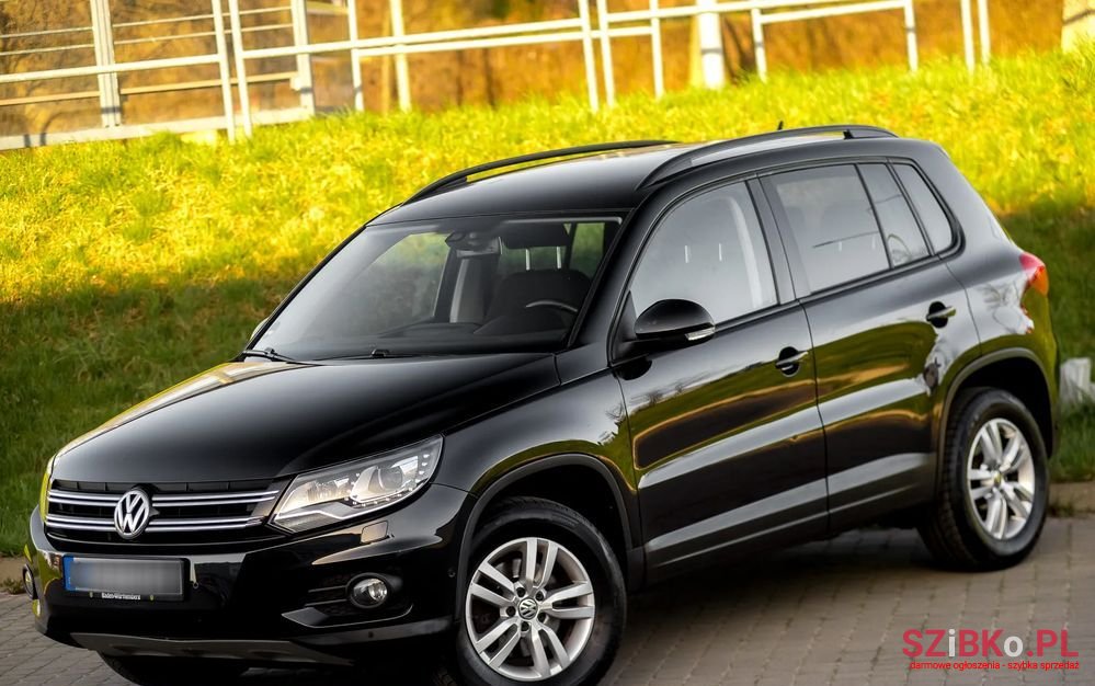 2012' Volkswagen Tiguan photo #3