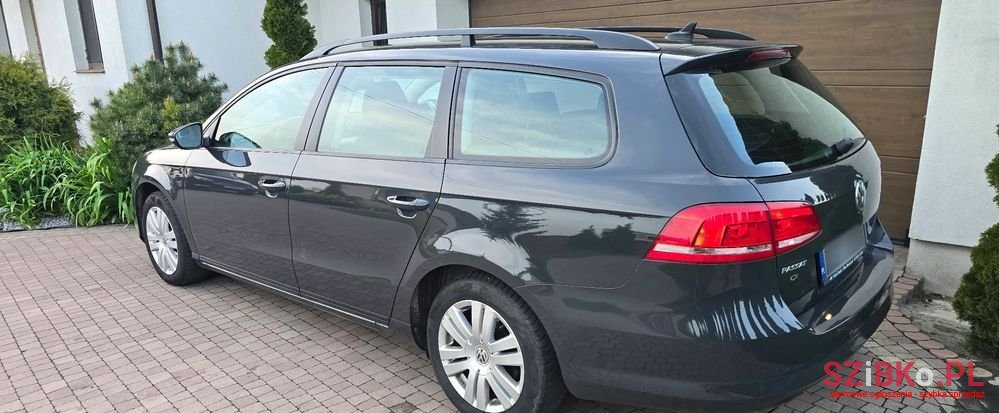 2011' Volkswagen Passat photo #5