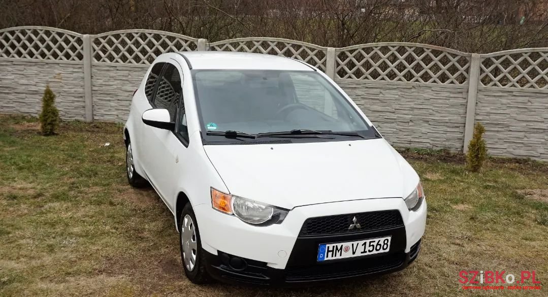 2009' Mitsubishi Colt photo #6