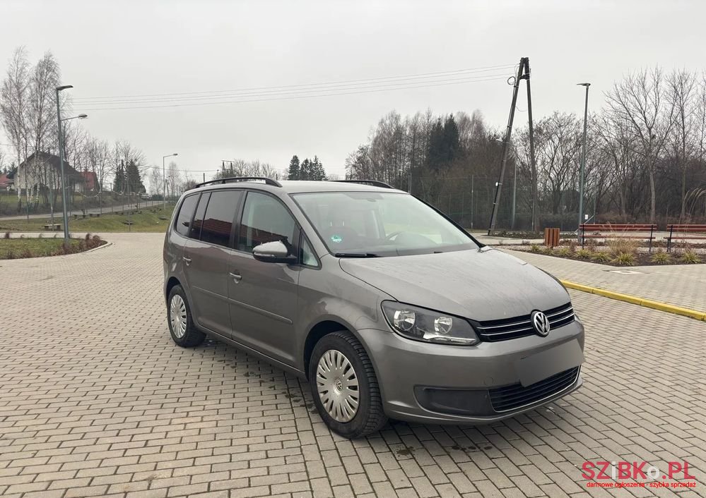 2011' Volkswagen Touran photo #3