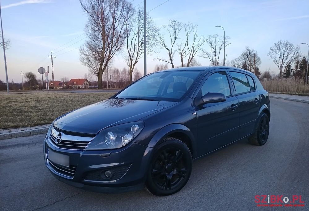 2008' Opel Astra photo #3