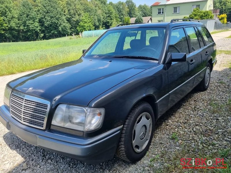 1994' Mercedes-Benz E-Class 220 T photo #1