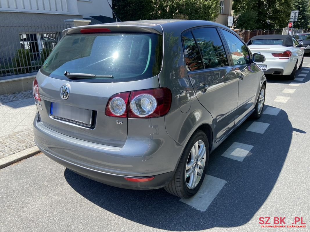 2009' Volkswagen Golf Plus photo #6