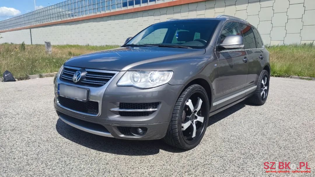 2009' Volkswagen Touareg photo #1