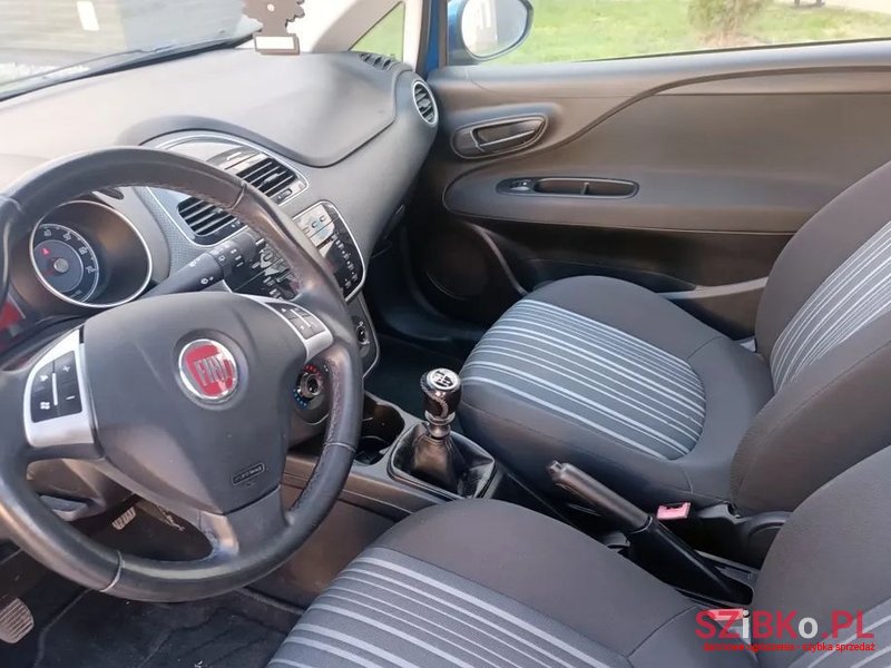 2012' Fiat Punto Evo photo #5