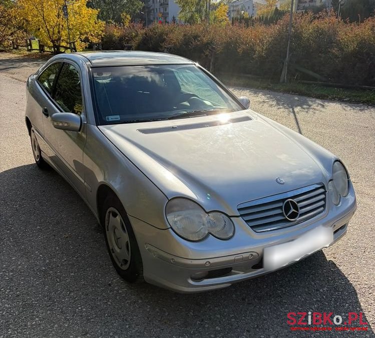 2002' Mercedes-Benz C-Class photo #1