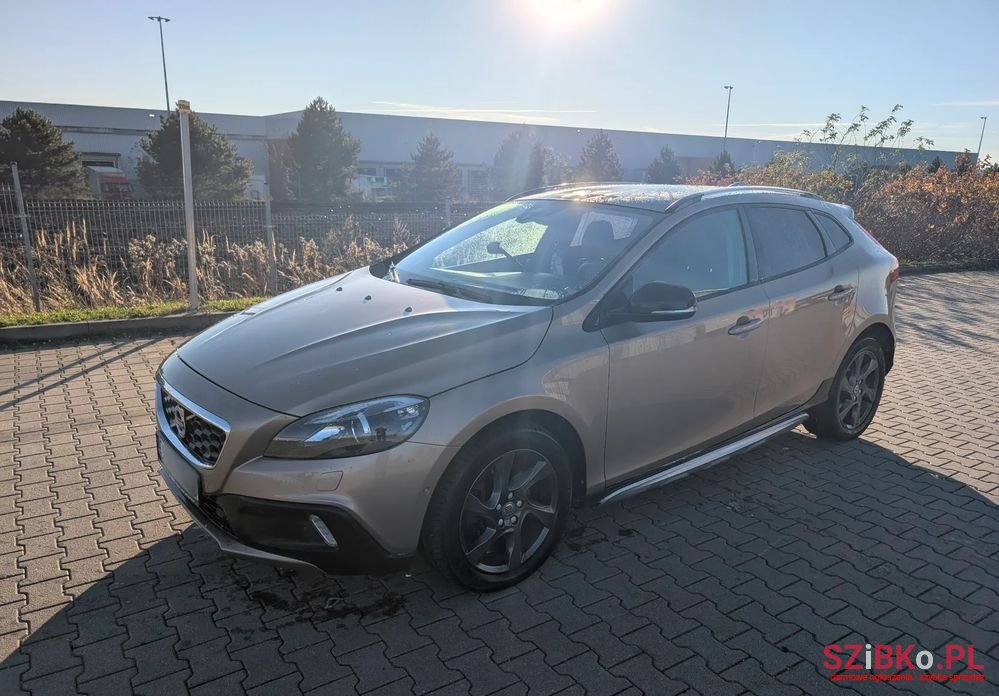 2013' Volvo V40 Cross Country photo #2