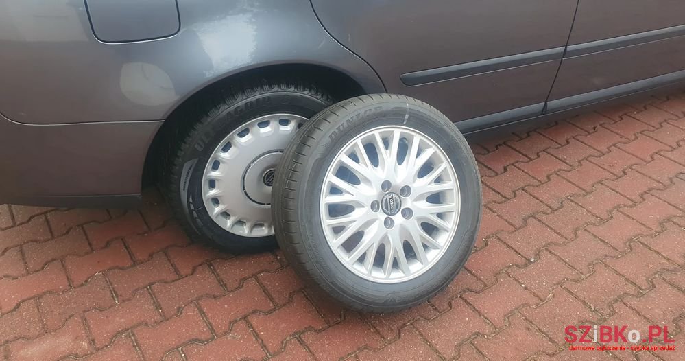 2004' Volvo V50 2.4I Kinetic photo #2