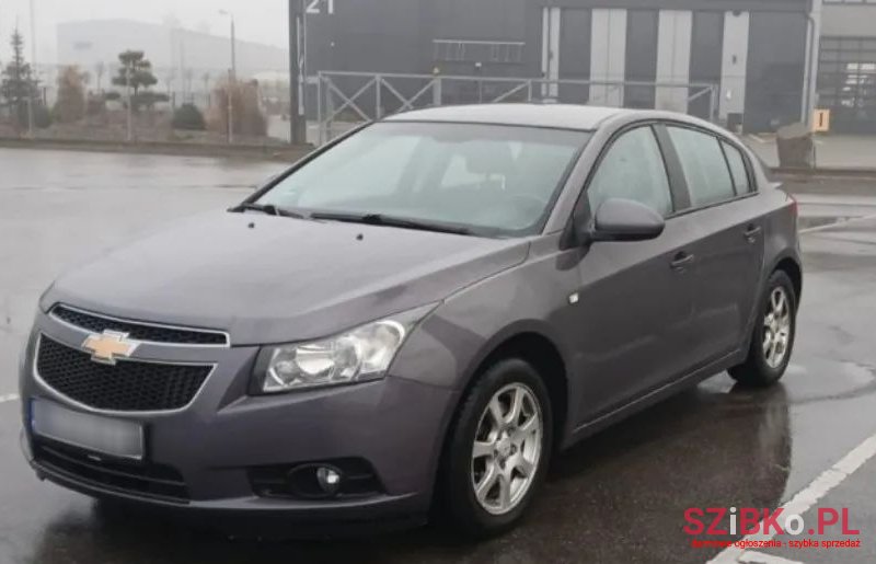 2011' Chevrolet Cruze photo #2