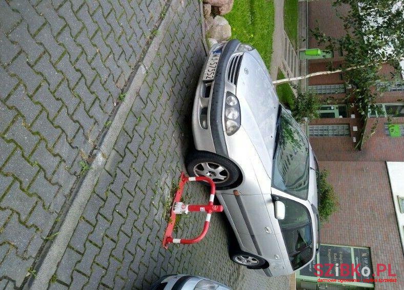 2000' Toyota Avensis photo #1