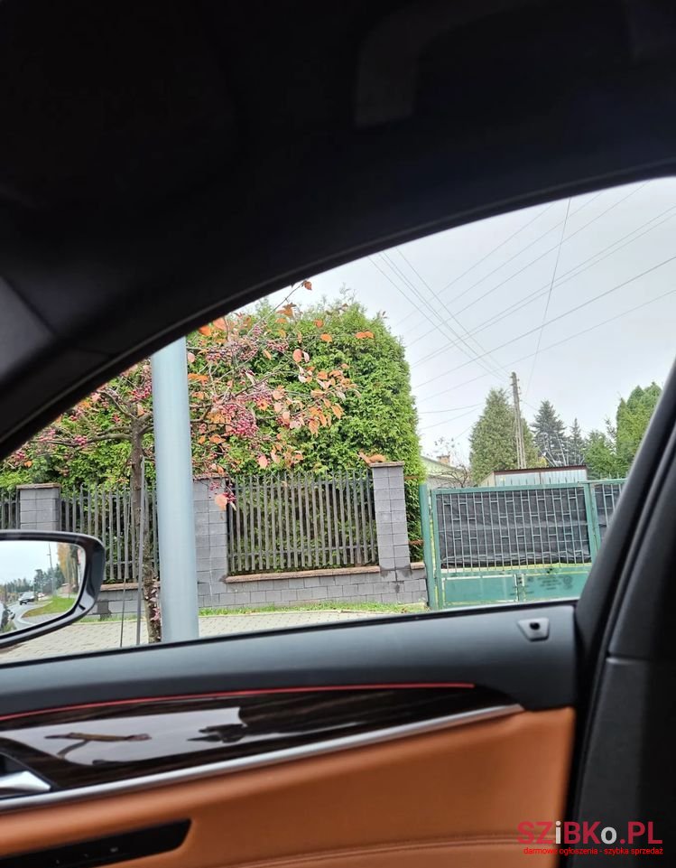 2020' BMW 5 Series photo #6