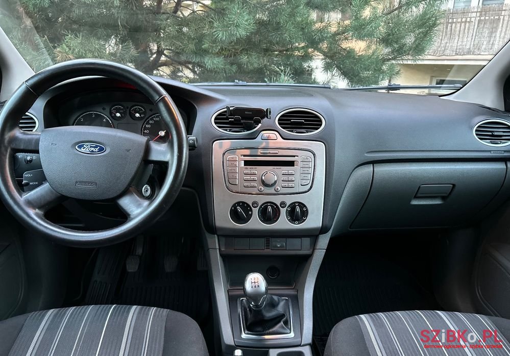 2009' Ford Focus photo #5