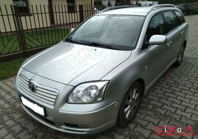 2004' Toyota Avensis photo #1
