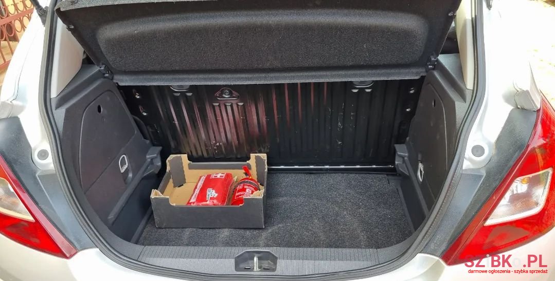 2011' Opel Corsa photo #6