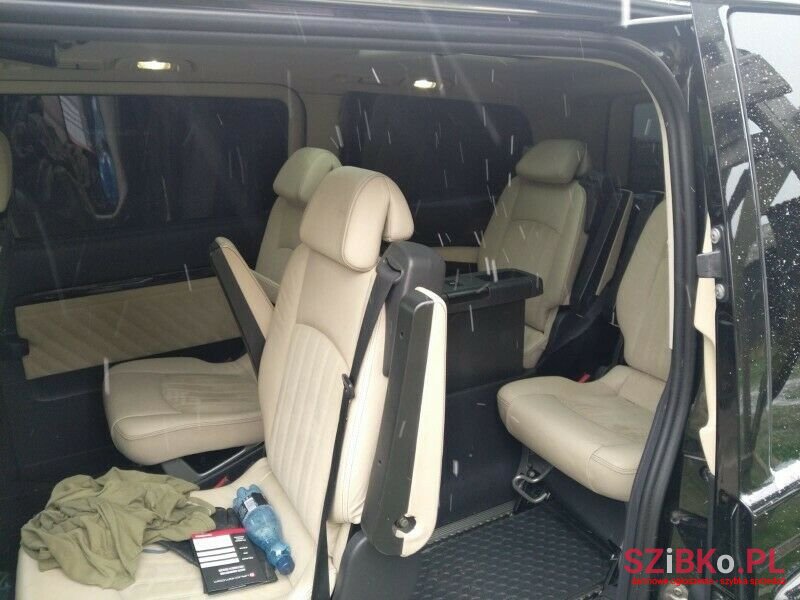 2010' Mercedes-Benz Viano photo #4